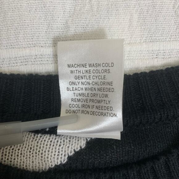 Vintage Disney Mickey Mouse Sweater-Size Small - Picture 6 of 6